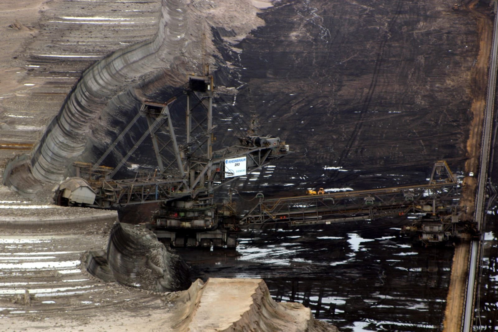 Bagger 293 trong một ảnh tư liệu khác ở mỏ than Hambach