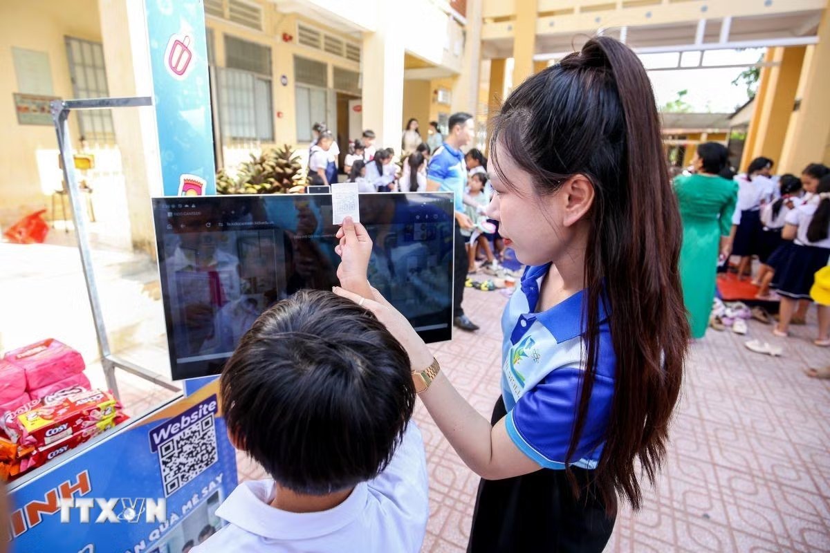 Ứng dụng trí tuệ nhân tạo (AI) trong các hoạt động dạy và học tại trường học đang từng bước nâng cao hiệu quả giáo dục và phát triển kỹ năng số cho học sinh