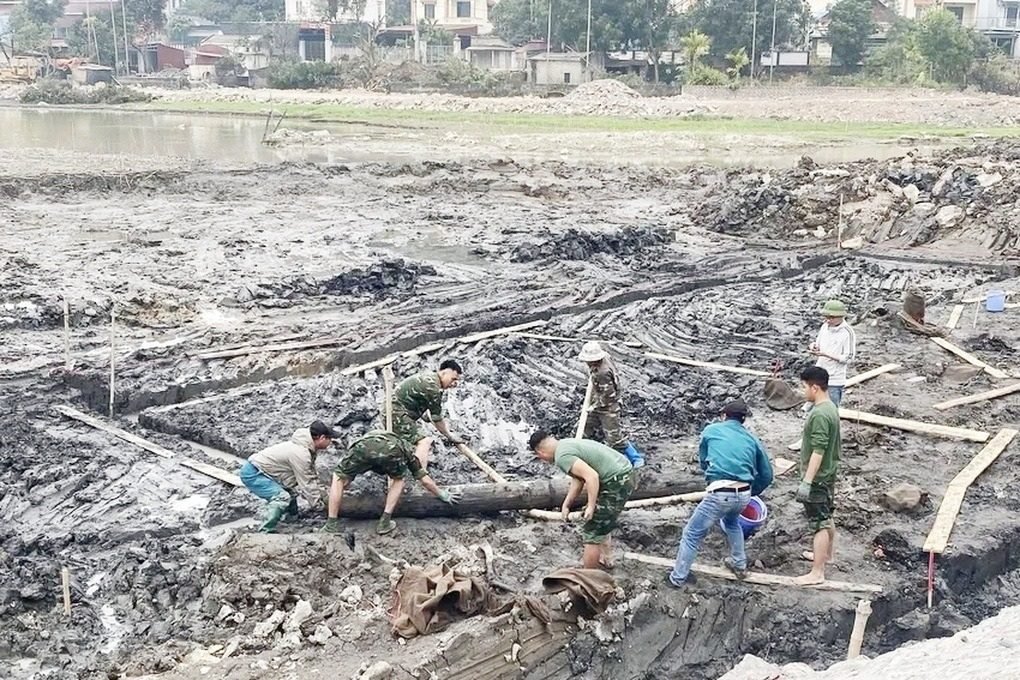 Cấu trúc cọc gỗ phát hiện ở Côn Sơn Kiếp Bạc