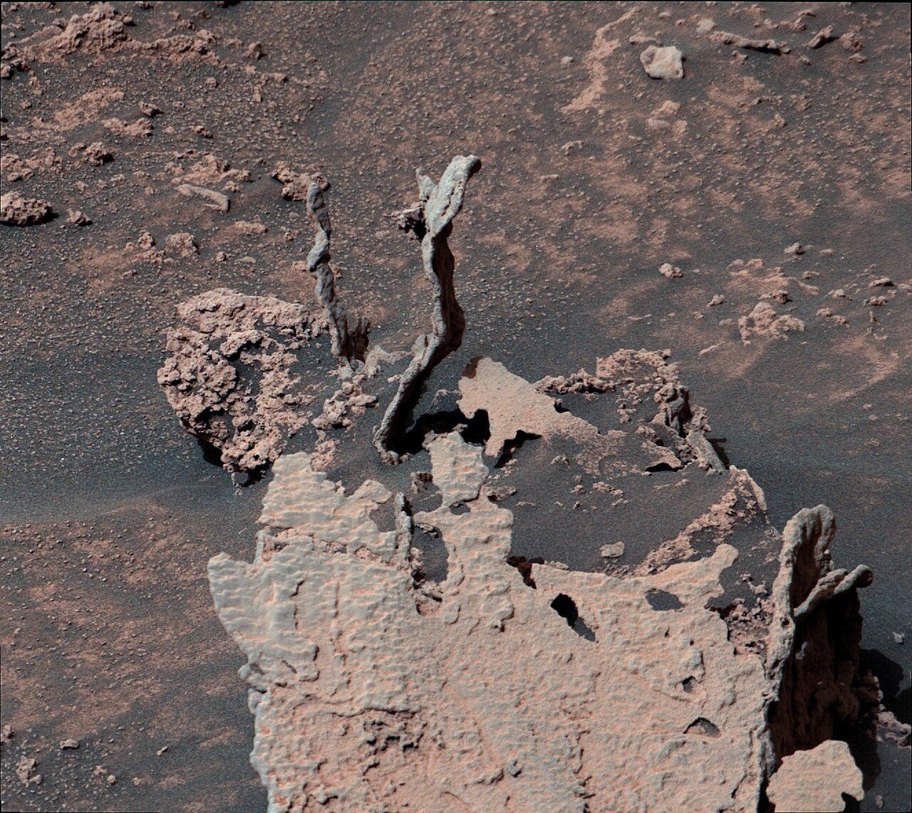 Những khối đá hình ngón tay do Curiosity ghi lại năm 2022