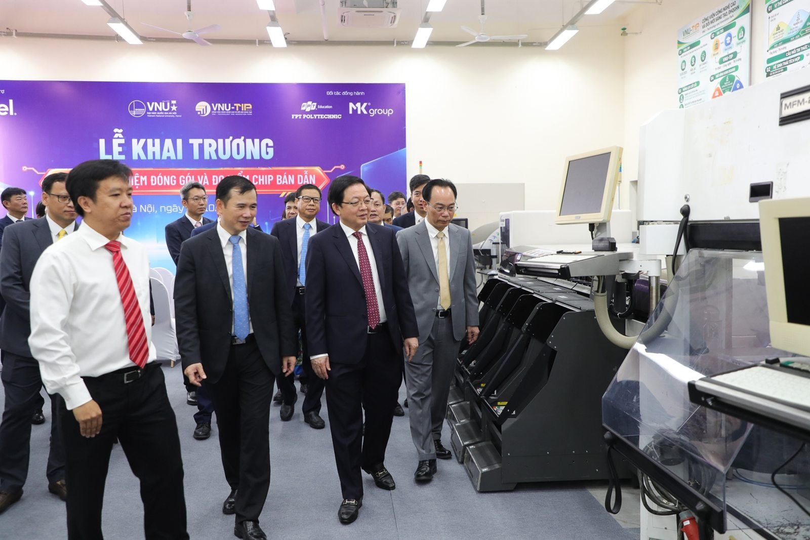 Hoạt động trong chương trình khai trương hạ tầng nghiên cứu tại Hòa Lạc