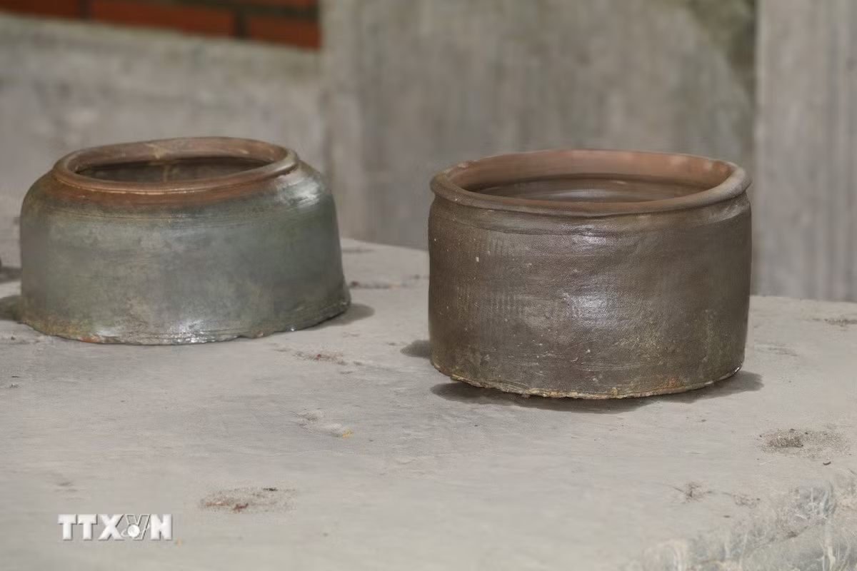 Những lon sành được nhận định sơ bộ thuộc thời Trần tại Ninh Bình