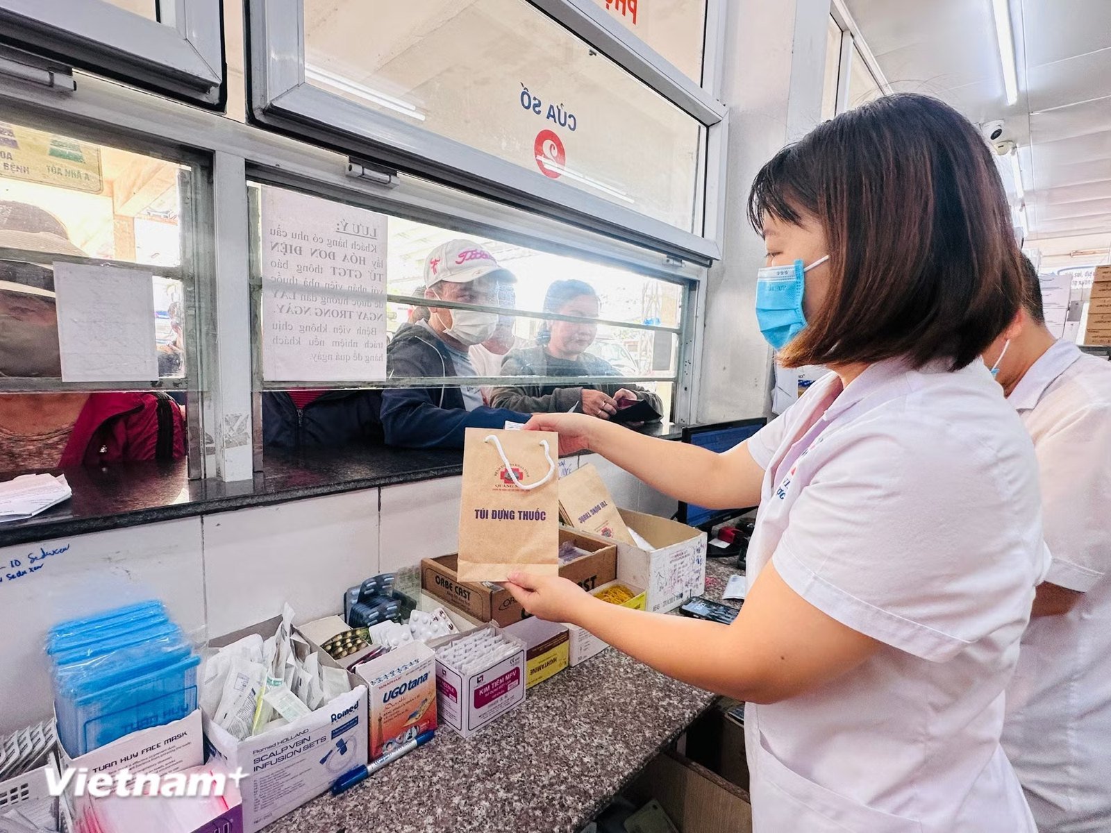 Cấp phát thuốc bảo hiểm y tế