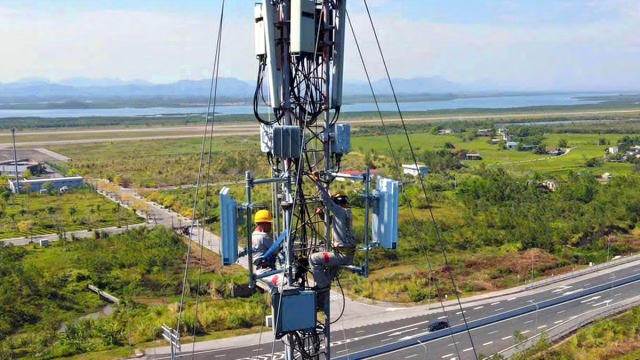 Công tác lắp đặt, kiểm tra thiết bị được triển khai nhằm nâng cao chất lượng mạng viễn thông trên địa bàn