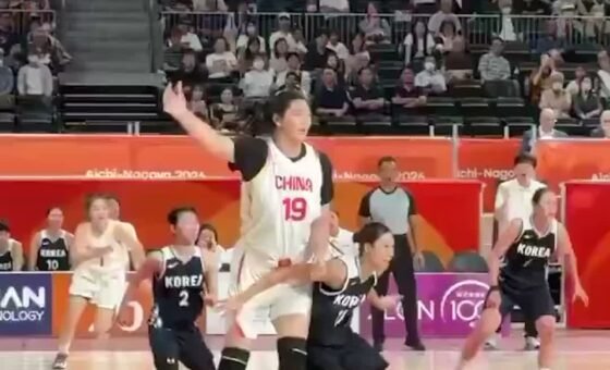 Nữ trung phong bóng rổ Trung Quốc Trương Tử Vũ sở hữu chiều cao 2,23m vượt trội tại kỳ Đại hội Thể thao châu Á Asiad 2026