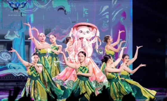 Gần 100.000 khán giả hòa mình vào không gian âm nhạc truyền thống kết hợp hiện đại của các Anh Tài