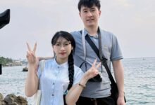 Khoảnh khắc vui nhộn khi khách Tây dự đám cưới miền Tây và chụp ảnh cùng cô dâu chú rể