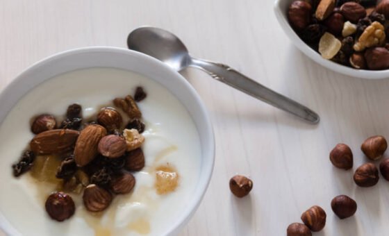 Thực phẩm giàu chất xơ tự nhiên nuôi dưỡng hệ vi sinh đường ruột giúp kéo dài tuổi thọ