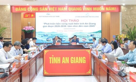 Chủ tịch UBND tỉnh An Giang Hồ Văn Mừng và Chủ tịch Hiệp hội Nuôi biển Việt Nam Nguyễn Hữu Dũng chủ trì hội thảo