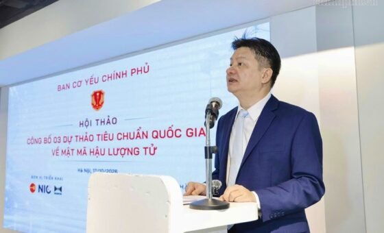 Diễn giả phát biểu tại sự kiện khoa học và công nghệ