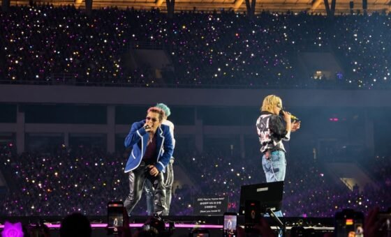 Khán đài rực sáng trong đêm concert cháy vé của nhóm nhạc BIGBANG tại Hà Nội