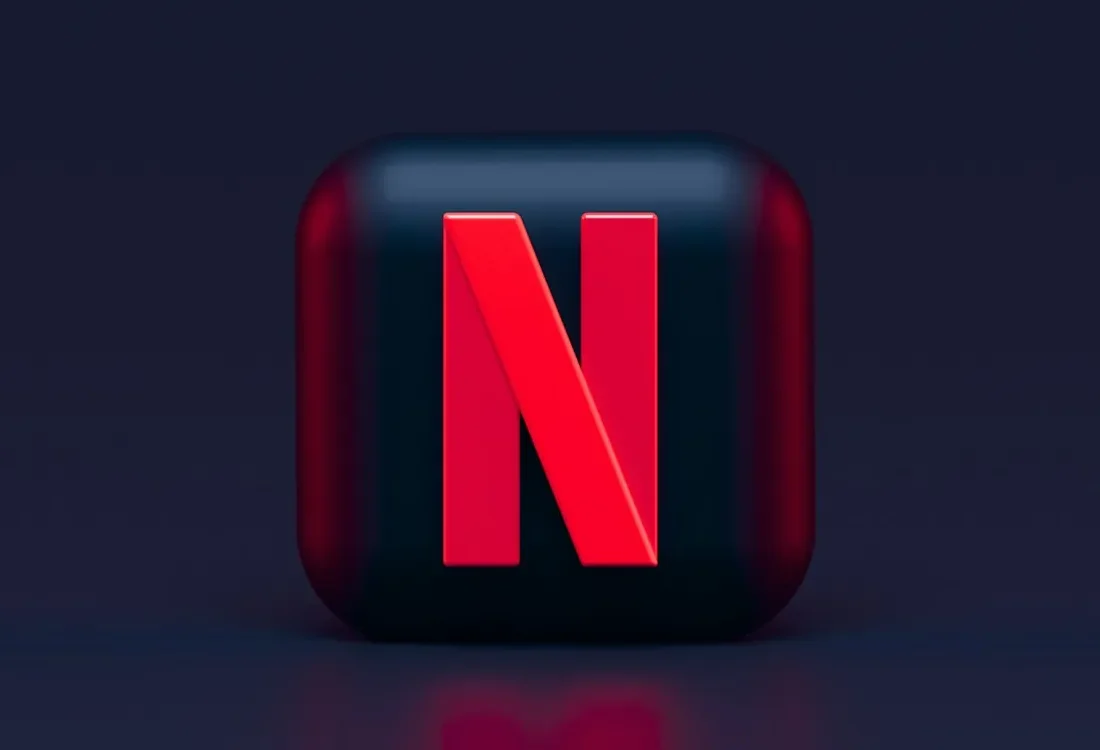Biểu tượng Netflix trên nền tối, minh họa nền tảng đề xuất nội dung