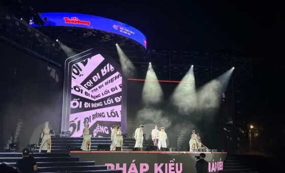 Ca sỹ Pháp Kiều biểu diễn bản hit “Lối đi riêng” tại “Chạm Việt Nam 2.”