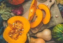 Quả bí đỏ tươi giàu chất chống oxy hóa lutein, kali và chất xơ hòa tan tốt cho sức khỏe