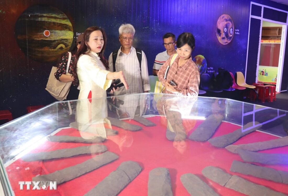 Đoàn chuyên gia khảo sát tại Nhà triển lãm Âm thanh ở Đắk Nông
