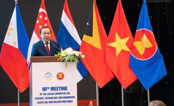 Bộ trưởng Bộ Khoa học và Công nghệ Vũ Hải Quân phát biểu tại phiên toàn thể Hội nghị COSTI-90
