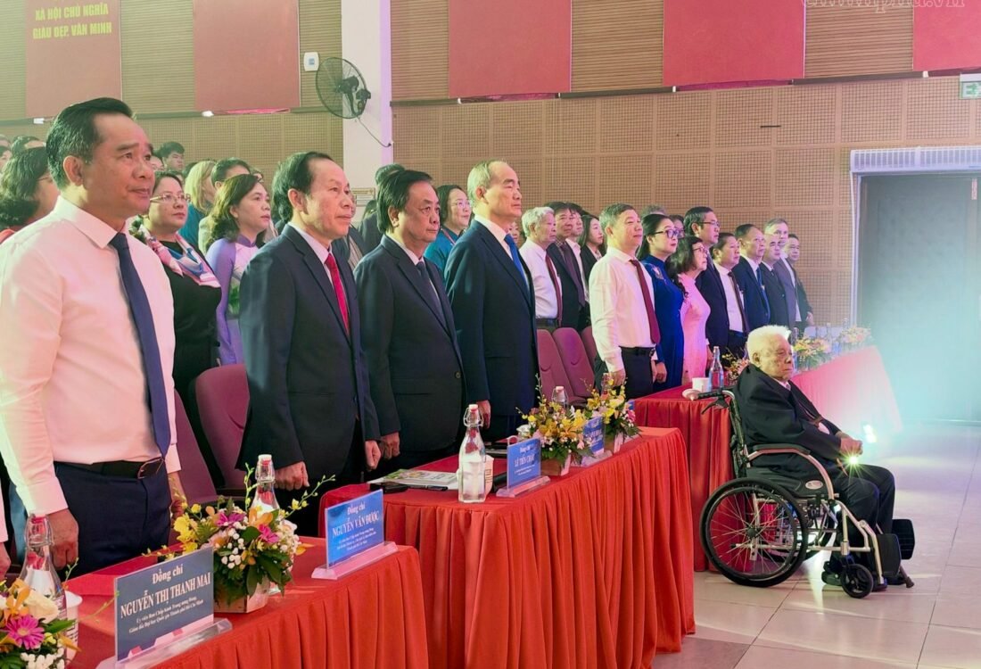 Phó Thủ tướng Chính phủ Lê Tiến Châu và các đại biểu dự Lễ kỷ niệm 50 năm Ngày truyền thống Trường Đại học Sư phạm Thành phố Hồ Chí Minh