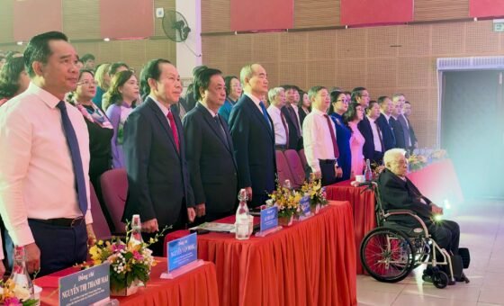 Phó Thủ tướng Chính phủ Lê Tiến Châu và các đại biểu dự Lễ kỷ niệm 50 năm Ngày truyền thống Trường Đại học Sư phạm Thành phố Hồ Chí Minh