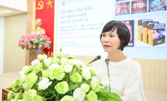 Chuyên gia phát biểu về hỗ trợ cai thuốc lá tại hội thảo
