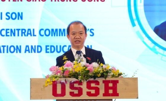 PGS.TS. Bùi Hoài Sơn nhấn mạnh vai trò của khoa học xã hội và nhân văn trong dự báo xã hội và hoạch định chính sách