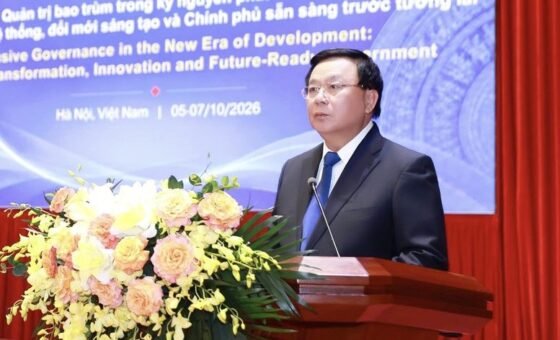 Diễn giả trình bày tại diễn đàn ứng dụng AI trong quản trị