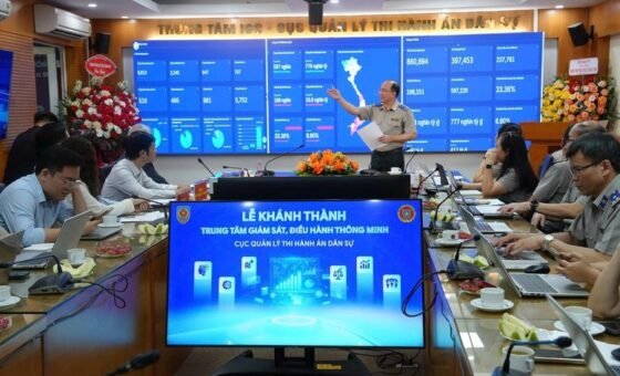 Màn hình điều hành tại cuộc họp về thi hành án dân sự