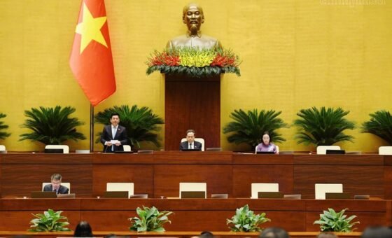 Phó Chủ tịch Quốc hội Nguyễn Hồng Diên điều hành tại Hội trường