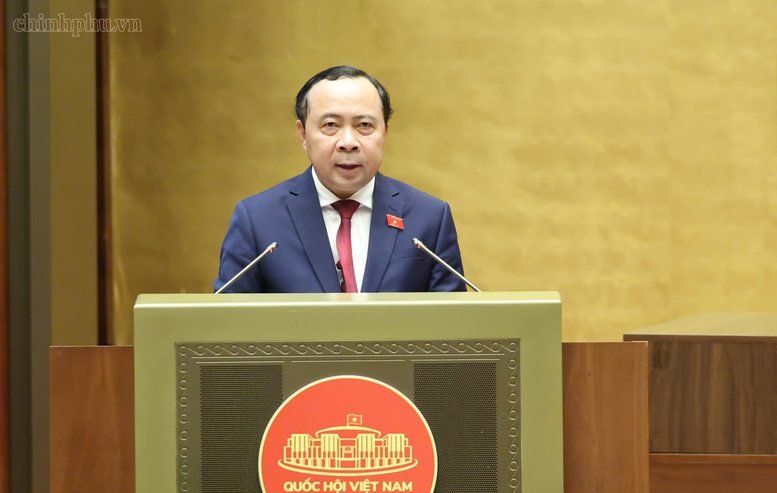 Bộ trưởng Vũ Hải Quân trình bày tờ trình dự án luật tại Quốc hội