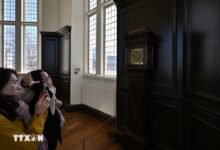 Đồng hồ đo độ thiên văn tại Đài thiên văn Hoàng gia Greenwich, London, Anh