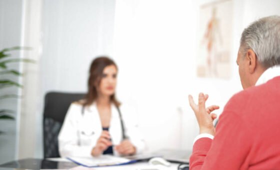 Nam giới trung niên mệt mỏi do hội chứng suy giảm testosterone và mãn dục nam