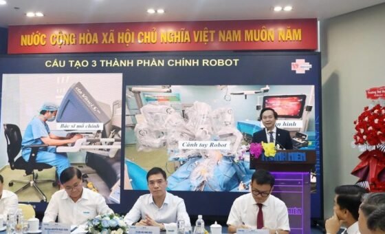 Đại biểu tại sự kiện chuyên môn được nguồn tin công bố cùng thông tin phẫu thuật robot tại Bệnh viện Bình Dân