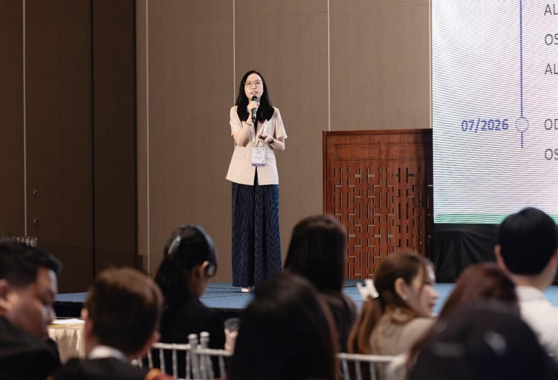 ThS.BS Nguyễn Huỳnh Yến Nhi trình bày báo cáo chuyên môn tại hội nghị