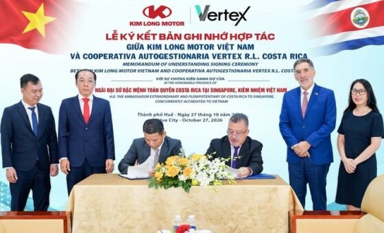 Ông Đào Viết Ánh, Tổng Giám đốc KIM LONG MOTOR và ông Avelino Salvador Fallas Monge, Chủ tịch Hội đồng Quản trị Vertex RL ký MOU