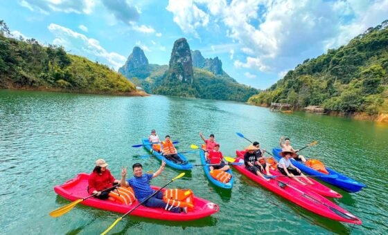 Đại diện Vườn quốc gia Phong Nha - Kẻ Bàng nhận giải thưởng World Travel Awards 2026
