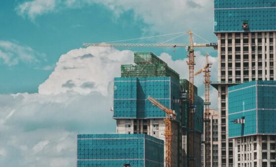 Cơ sở công nghiệp trong ảnh chụp minh họa hạ tầng năng lượng