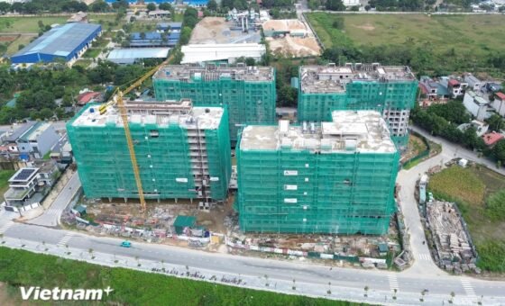 Công trình nhà ở đang thi công trong lĩnh vực xây dựng