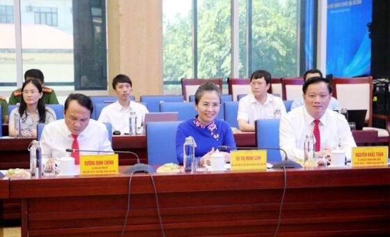 Đại biểu tại cuộc họp về kho dữ liệu dùng chung Nghệ An