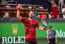 Novak Djokovic nâng cúp vô địch China Open 2026 trong mùa giải nhiều biến động