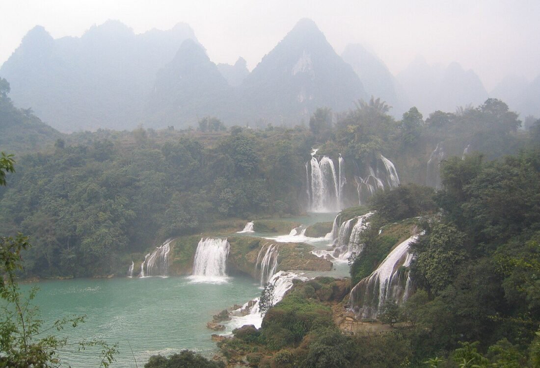 Thác Bản Giốc trong ảnh tư liệu cảnh quan Cao Bằng
