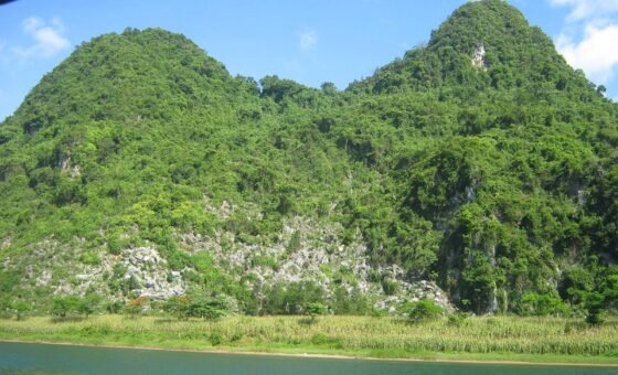 Dãy núi đá vôi tại Vườn quốc gia Phong Nha Kẻ Bàng