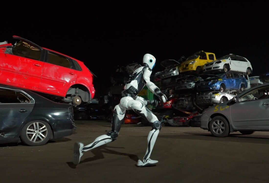 Robot H2-X trong khung hình video do Unitree công bố