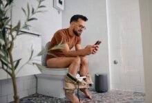 Nam giới thay đổi thói quen ngồi tiểu để bảo vệ bàng quang và tuyến tiền liệt