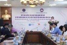 Các đại biểu trao đổi tại hội thảo sức khỏe phụ nữ