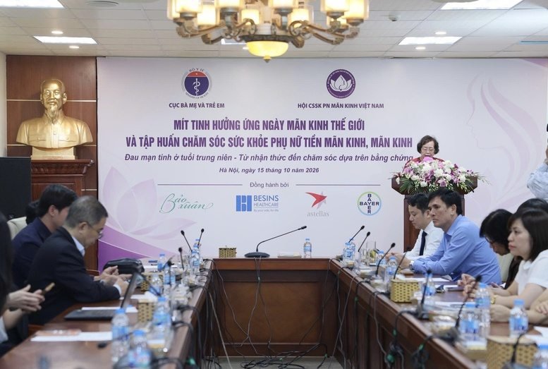 Các đại biểu trao đổi tại hội thảo sức khỏe phụ nữ