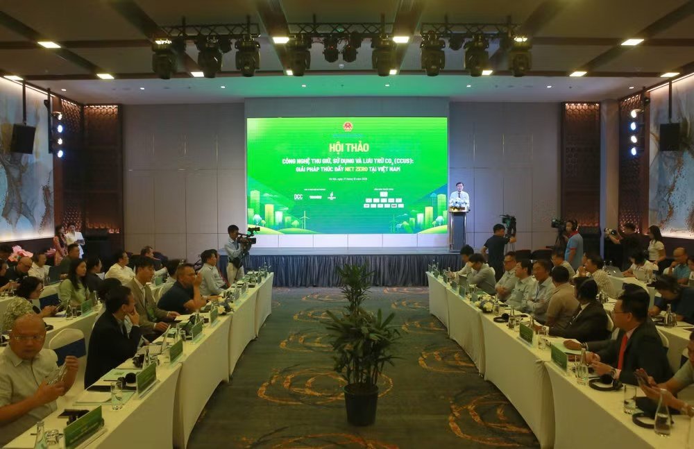 Không gian hội thảo bàn công nghệ thu giữ và lưu trữ carbon
