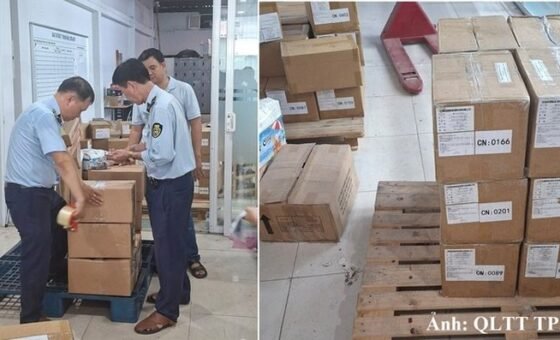 Lực lượng chức năng kiểm tra các thùng hàng tại cơ sở kinh doanh