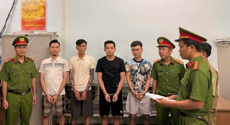 Cơ quan Cảnh sát điều tra Công an TPHCM tống đạt các quyết định và lệnh đối với các đối tượng