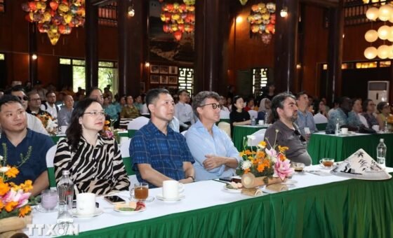 Đại biểu tìm hiểu công tác bảo tồn và giới thiệu di sản tại Ninh Bình
