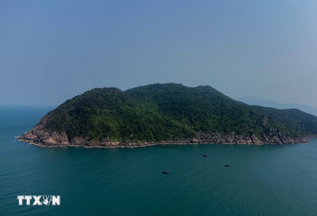 Đảo Sơn Trà nhìn từ trên cao trong ảnh TTXVN