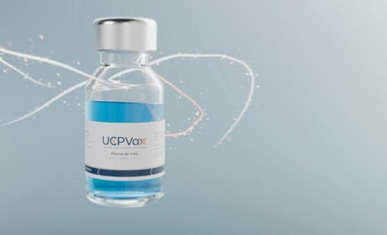 Nhà nghiên cứu sinh học phân tử phát triển vắc xin điều trị ung thư UCPVax trong phòng thí nghiệm miễn dịch